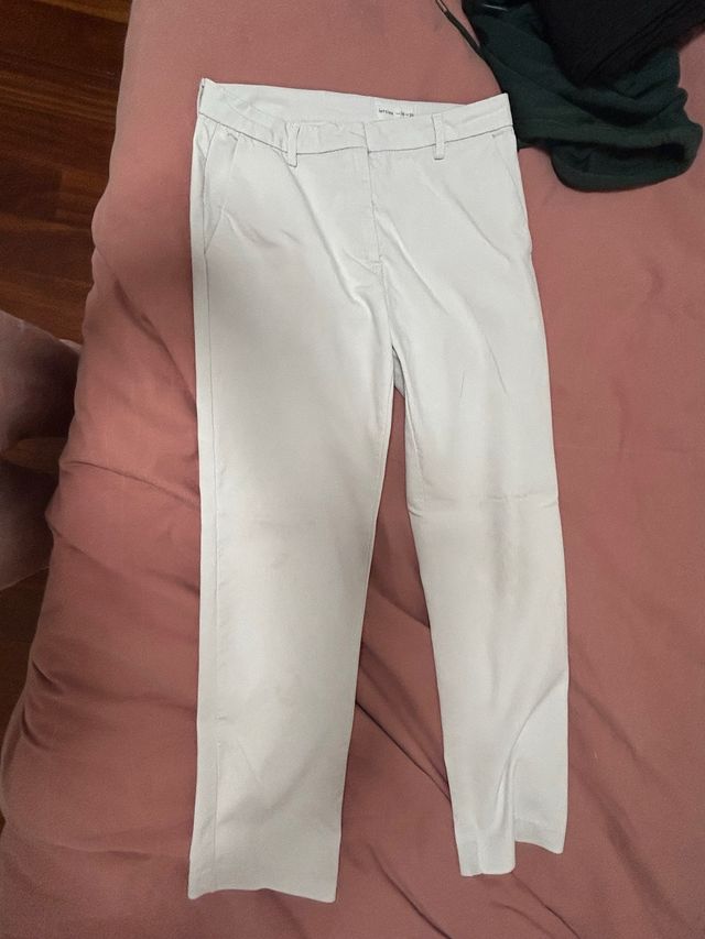 Pantalones blancos adolescentes