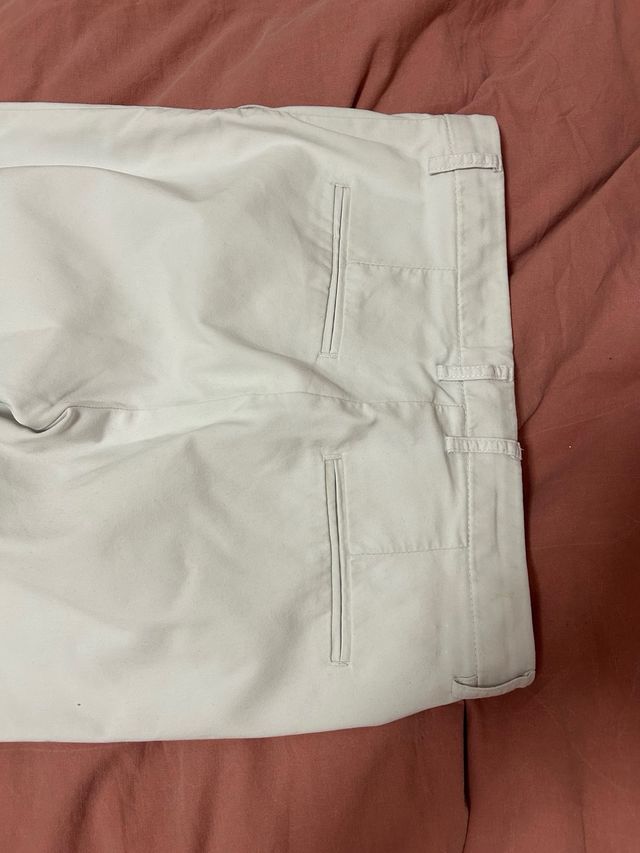 Pantalones blancos adolescentes