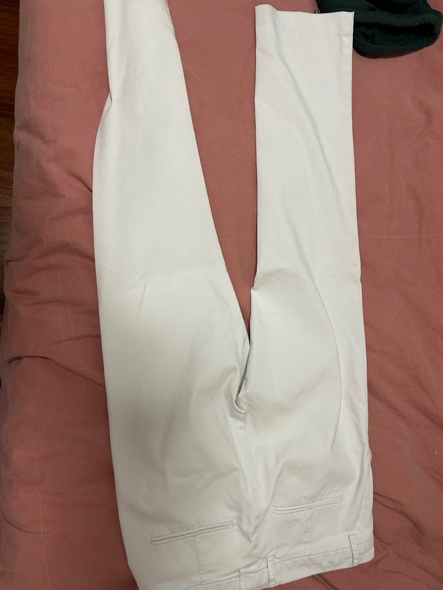 Pantalones blancos adolescentes