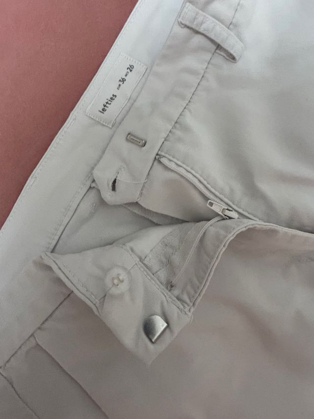 Pantalones blancos adolescentes