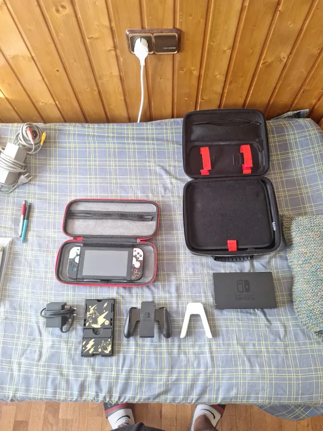 NINTENDO SWITCH MÁS ACESORIOS DE REGALO