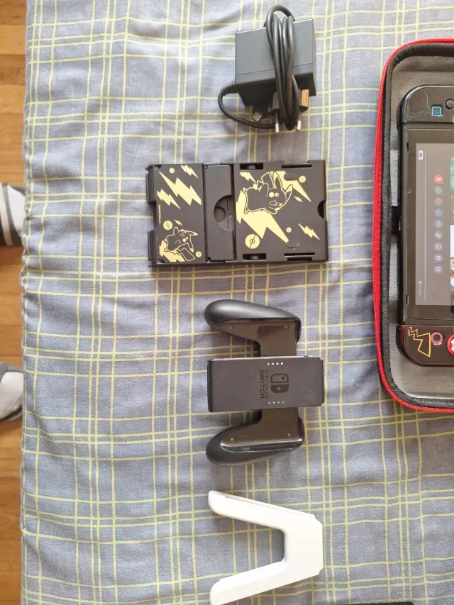 NINTENDO SWITCH MÁS ACESORIOS DE REGALO