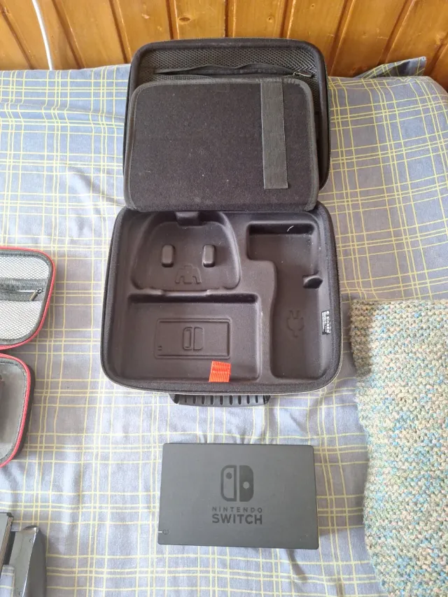 NINTENDO SWITCH MÁS ACESORIOS DE REGALO