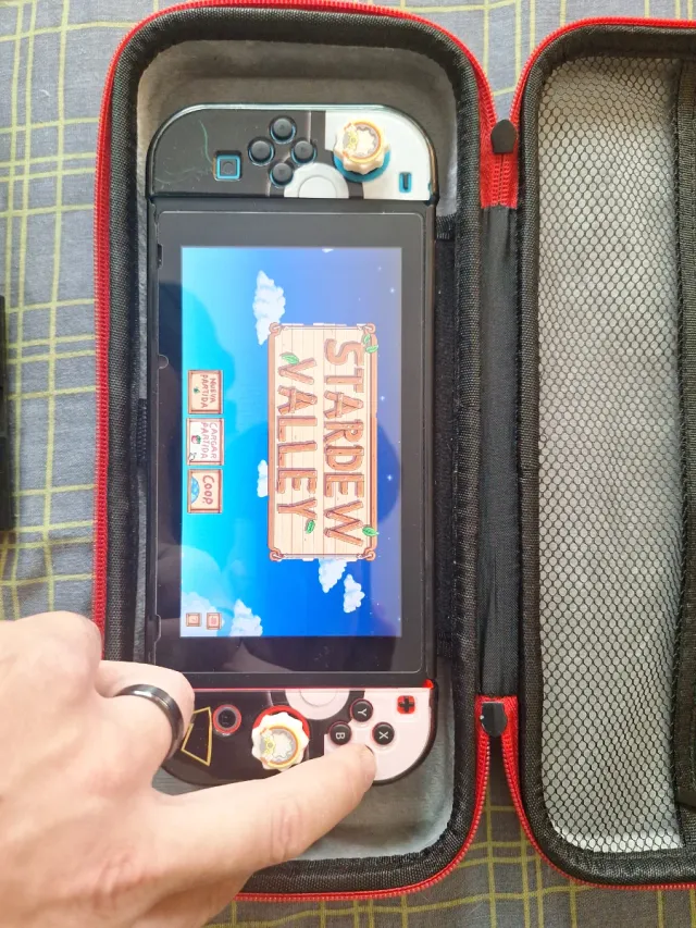 NINTENDO SWITCH MÁS ACESORIOS DE REGALO