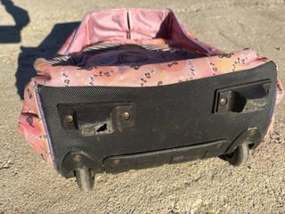 Cartella con carrello e disegno bambina