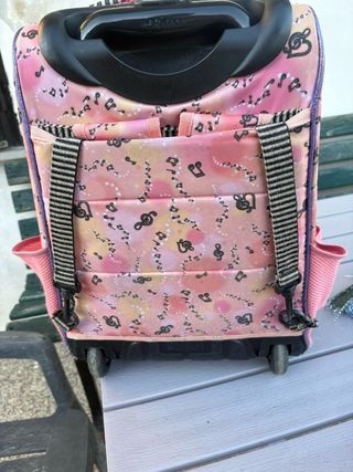 Cartella con carrello e disegno bambina