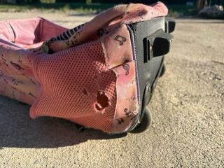 Cartella con carrello e disegno bambina