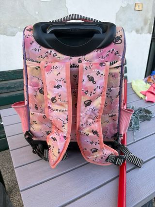 Cartella con carrello e disegno bambina