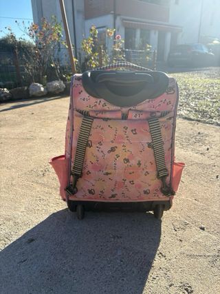 Cartella con carrello e disegno bambina