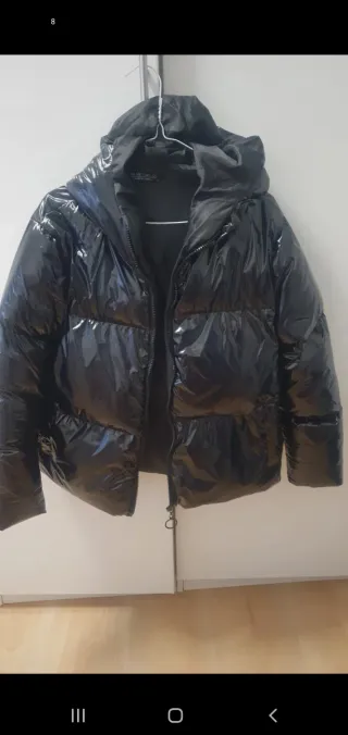 Cazadora negra brillante talla S