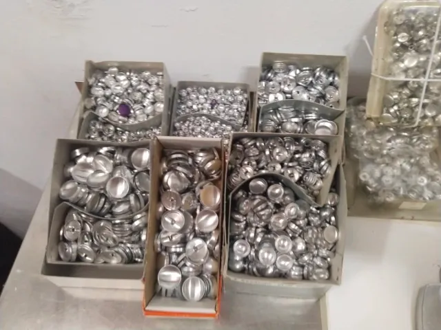 Máquina para forrar botones y complementos