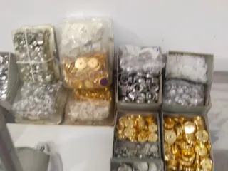 Máquina para forrar botones y complementos