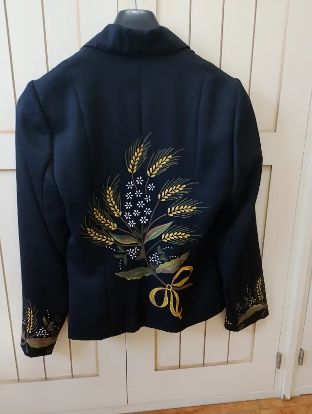 Chaqueta negra pintada de espigas talla M