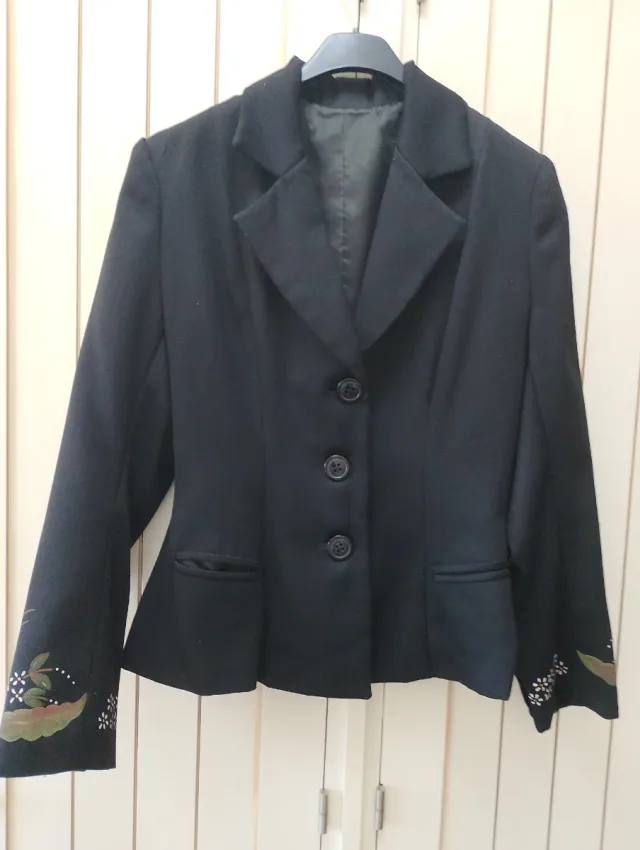 Chaqueta negra pintada de espigas talla M