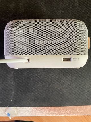 Radio despertador con cargador USB