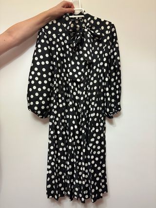 Vestido de lunares negro y blanco