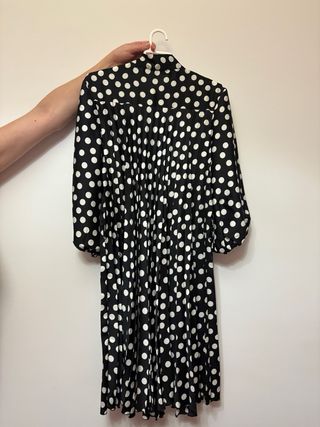 Vestido de lunares negro y blanco