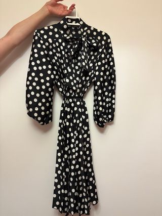 Vestido de lunares negro y blanco
