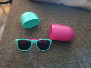 Gafas de sol infantiles rosa y turquesa