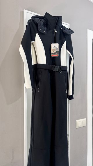 Mono de esquí Zara tecnología recco