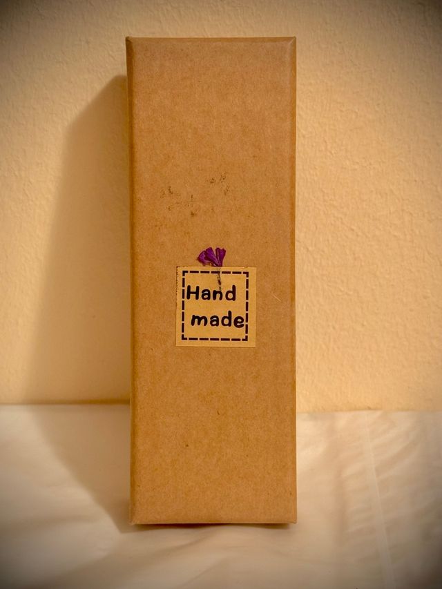 Marcapáginas pluma y mariposa dorados