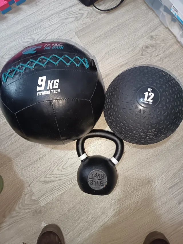 Lote Pesas: Kettlebell 14kg y Balones Fitness
