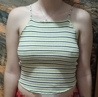 Top de rayas verde y negro