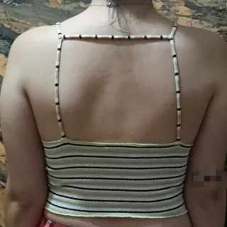 Top de rayas verde y negro