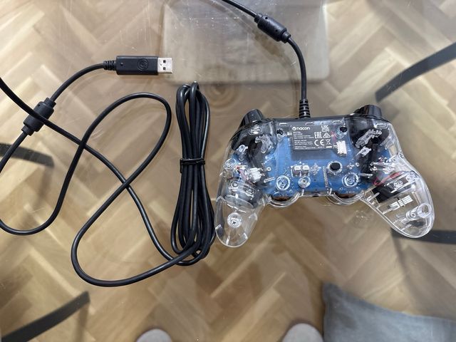 Mando Nacon PS4/PC Transparente