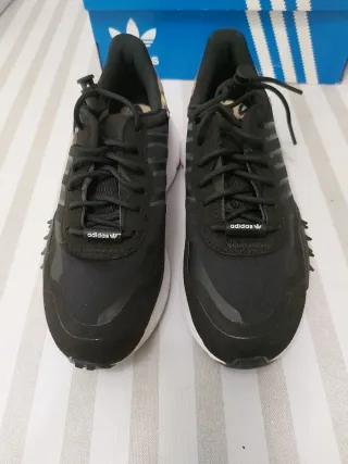 Zapatillas Adidas Negras y Multicolor