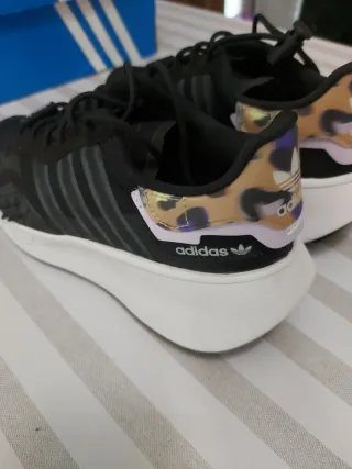 Zapatillas Adidas Negras y Multicolor