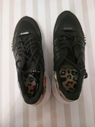 Zapatillas Adidas Negras y Multicolor