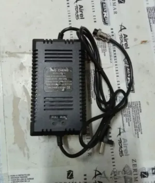 Cargador Batería 12V 1.6A JING CHENG