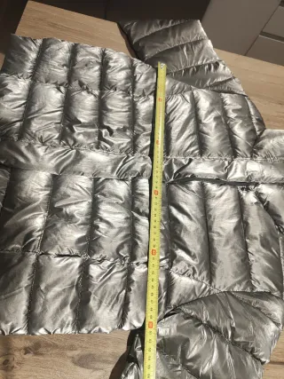 Chaqueta acolchada plateada