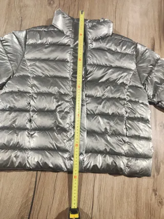 Chaqueta acolchada plateada