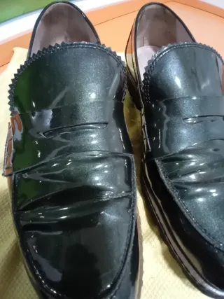 Mocasines charol mujer verde/gris