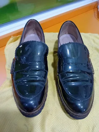 Mocasines charol mujer verde/gris