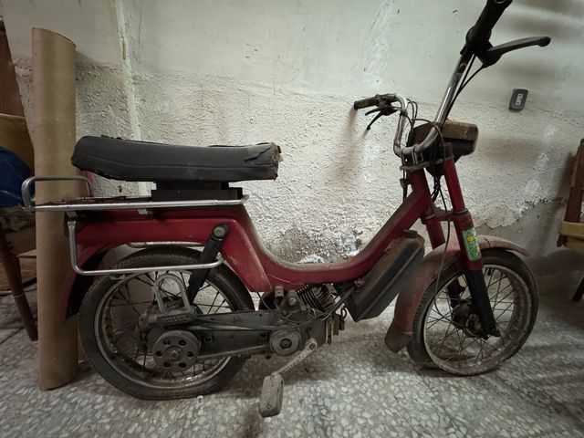 Moto Antigua Roja