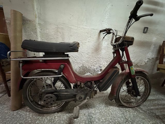 Moto Antigua Roja