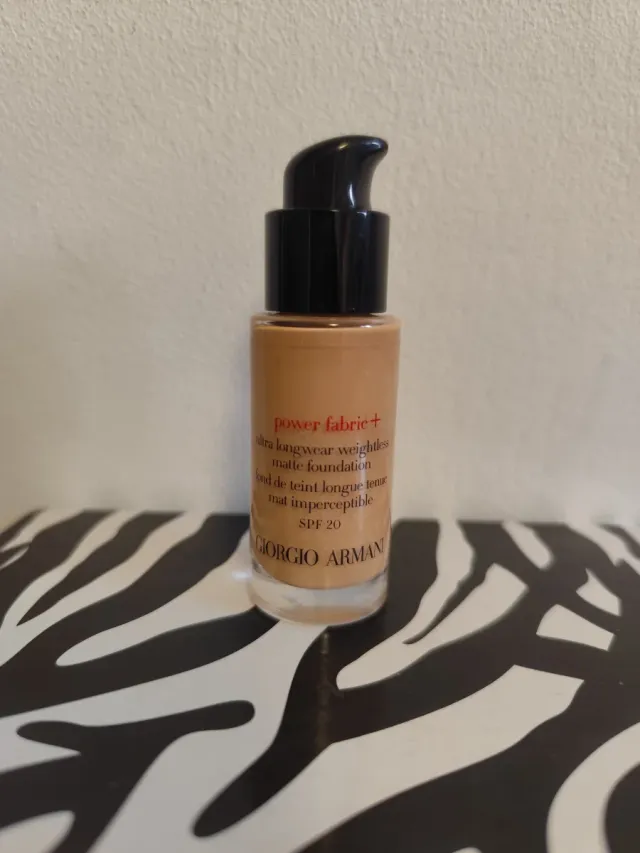 Giorgio Armani Power Fabric, Base Beige SPF 20