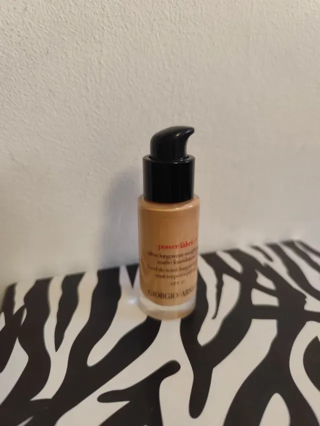 Giorgio Armani Power Fabric, Base Beige SPF 20