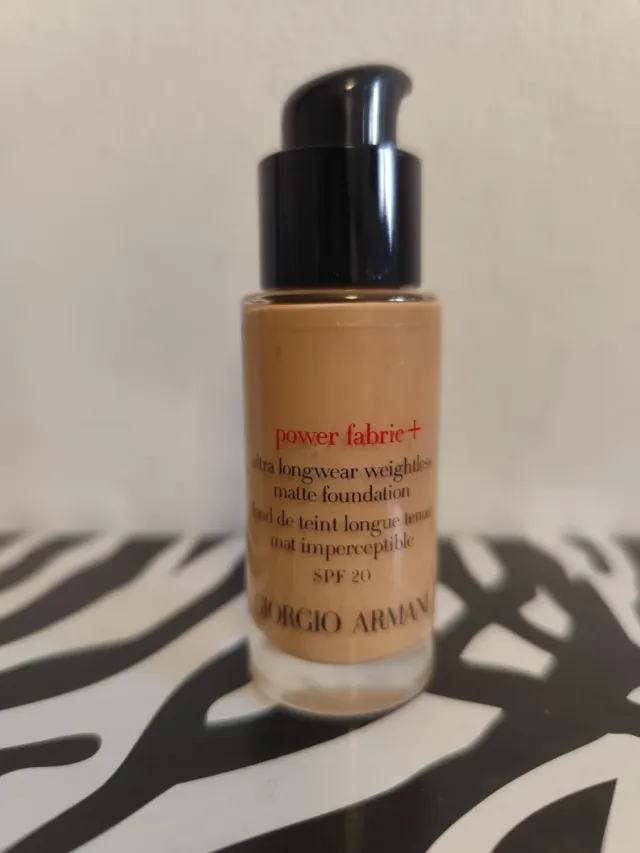 Giorgio Armani Power Fabric, Base Beige SPF 20