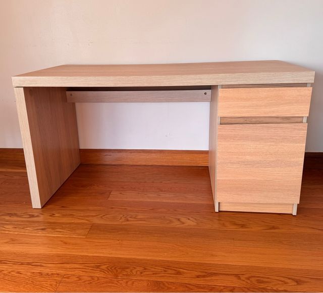 Escritorio grande madera clara