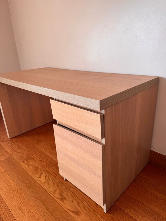 Escritorio grande madera clara