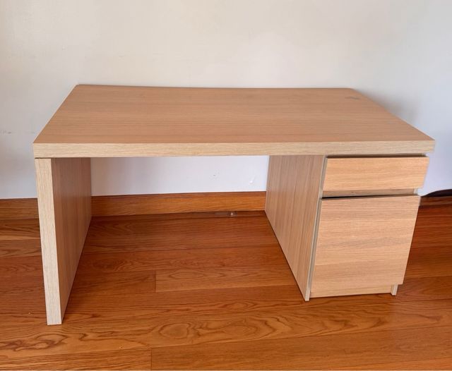 Escritorio grande madera clara