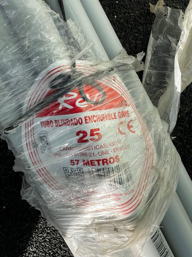 Tubo Blindado Enchufable Gris Métrica 25