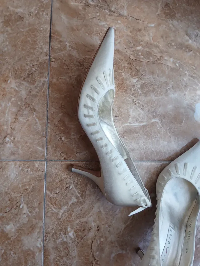 Zapatos de tacón Pura Lopez beige