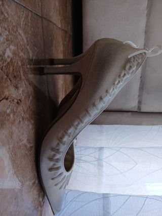 Zapatos de tacón Pura Lopez beige