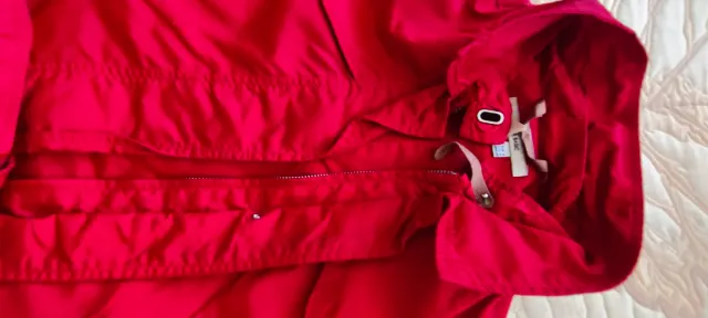 Chaqueta roja con cinturón