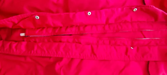 Chaqueta roja con cinturón